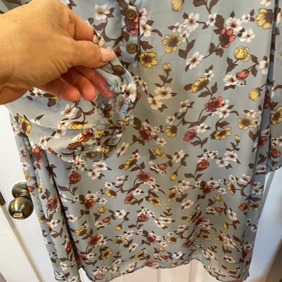 Built by Dreamers XXL sheer floral blue with liner. 2/3 sleeves. - Picture 2 of 9